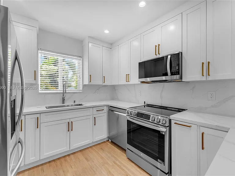 2031 SW 66th Ave — Photo 9
