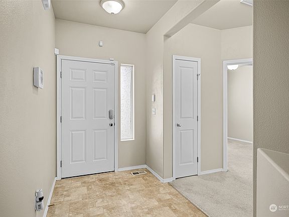 4th image of 1910 198th Street E