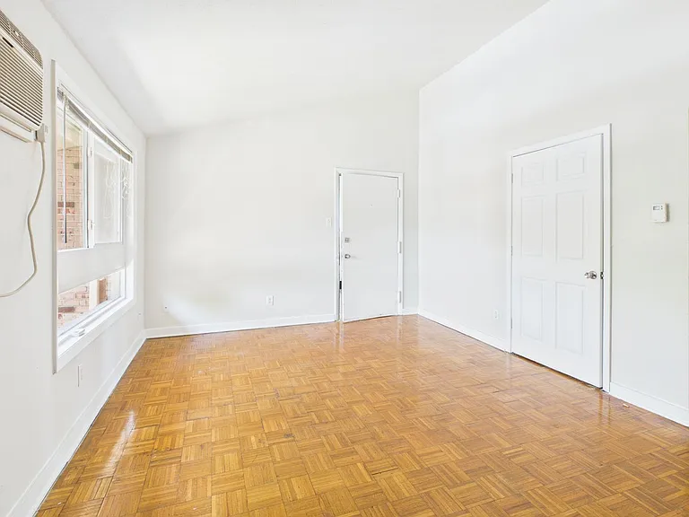 Forest Square Apartments — Photo 19