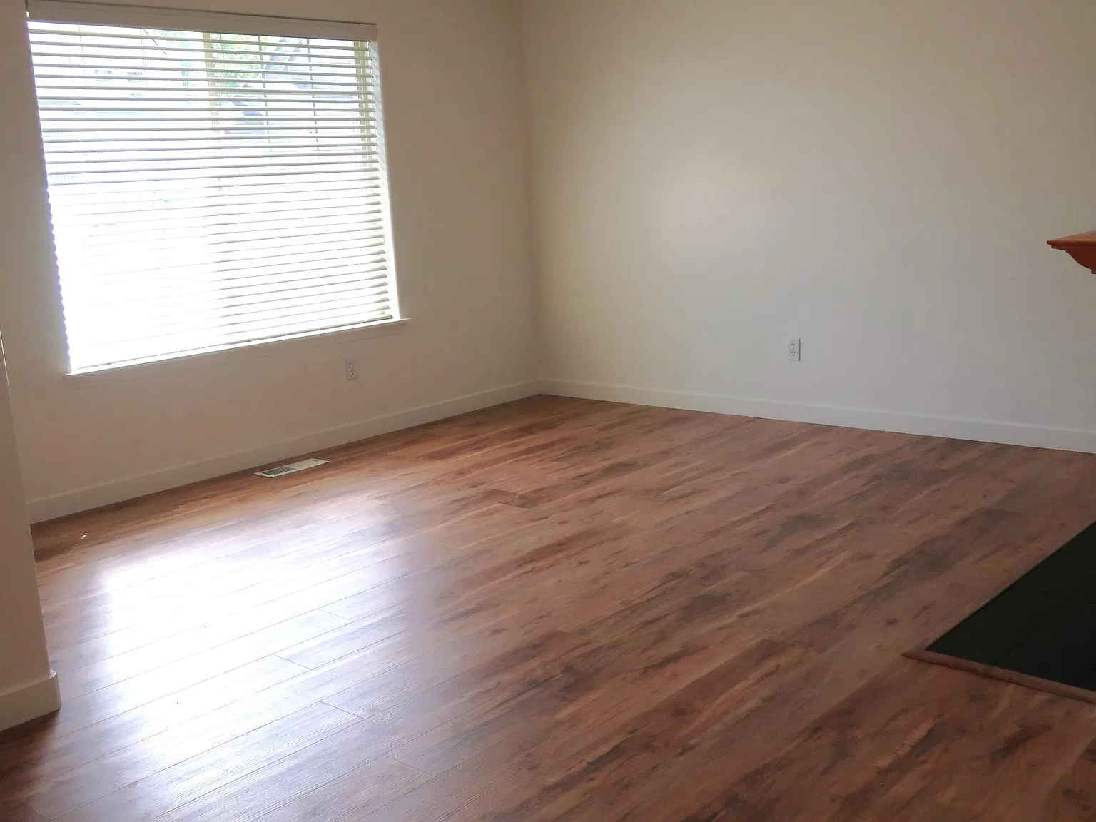 3 bed, 1596 sqft, $2,500 — Photo 2