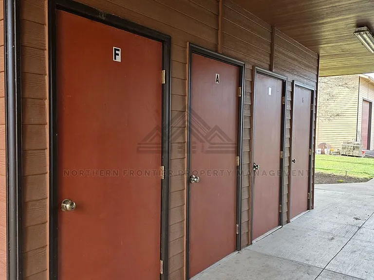 1410 S College Ave — Photo 36
