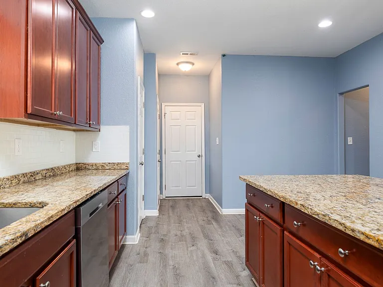 7713 Cortlandt Pl — Photo 18