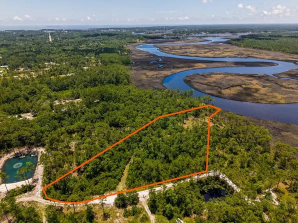 301 Jay Jay Way, Carrabelle, FL 32322