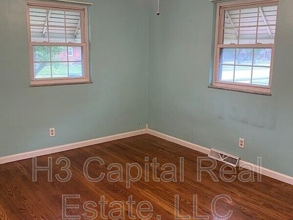 5th image of 2826 Yale Dr