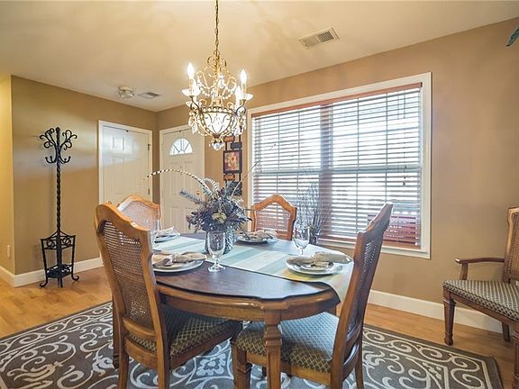 5th image of 126 Cedar Glen Dr