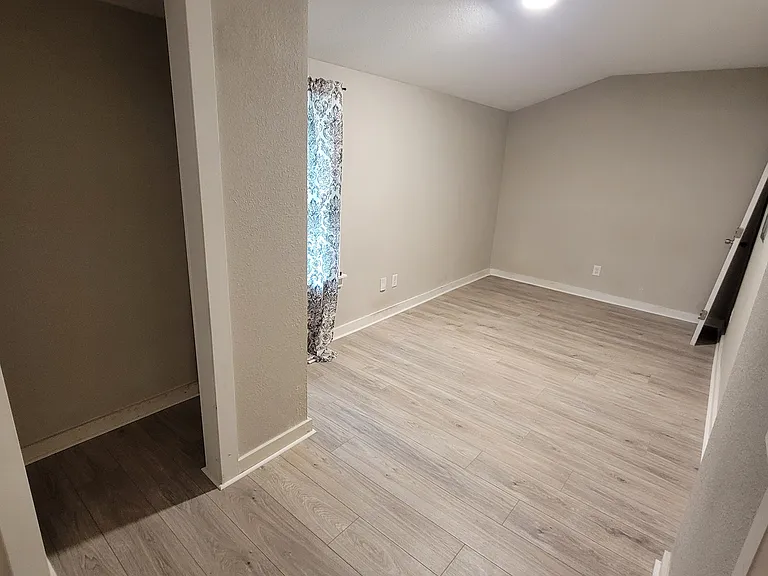 414 N Gordon St — Photo 7