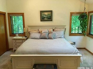 9300 Runnymede Rd, Phoenix, NY 13135