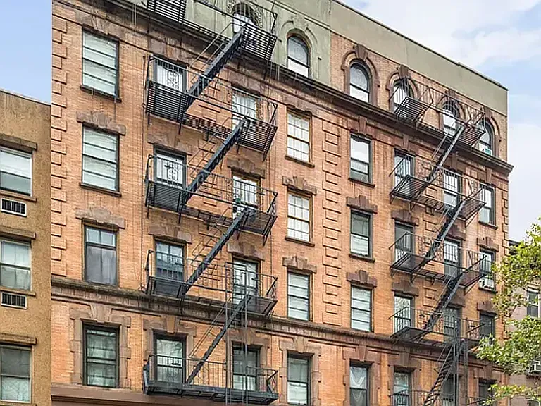 212 E 13th St #1C — Photo 9