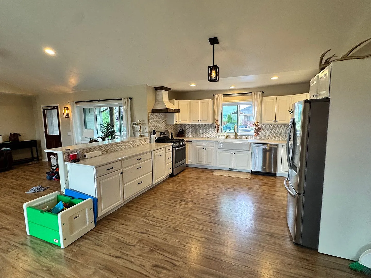 Spacious 4 Bed Home with Finished Basement, Solar, Sauna, Pool Table & Fenced Yard — Photo 3