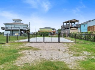 900 Salt Cedar Ln, Pt Bolivar, TX 77650