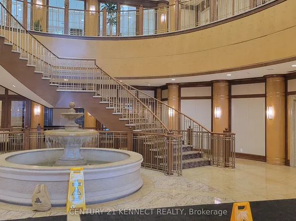 80 Harrison Garden Blvd #518, Toronto, ON M2N 7E3