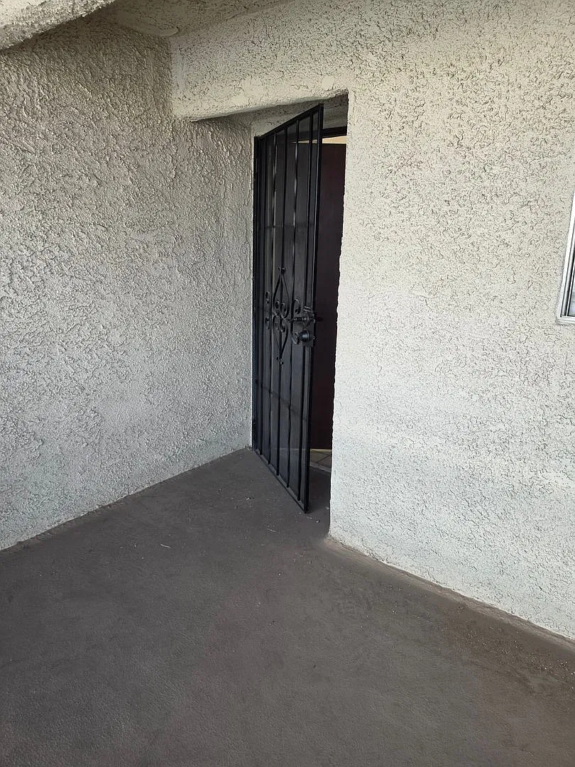 c-1729 — Photo 4
