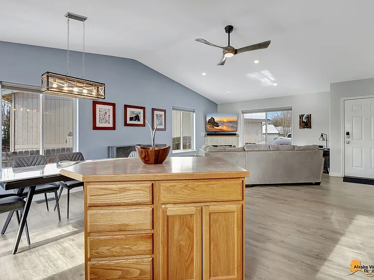 2310 Leopard Cir — Photo 13