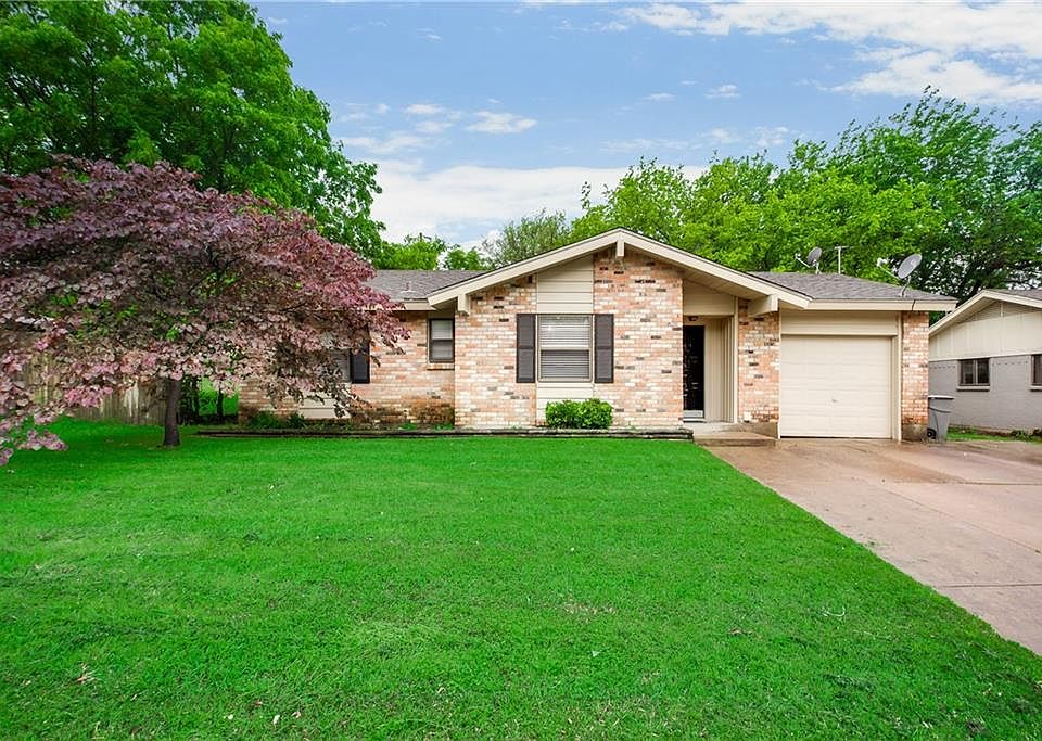 1st image of 2703 Woodlawn Dr
