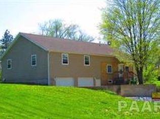 306 E 2nd St, Delavan, IL 61734