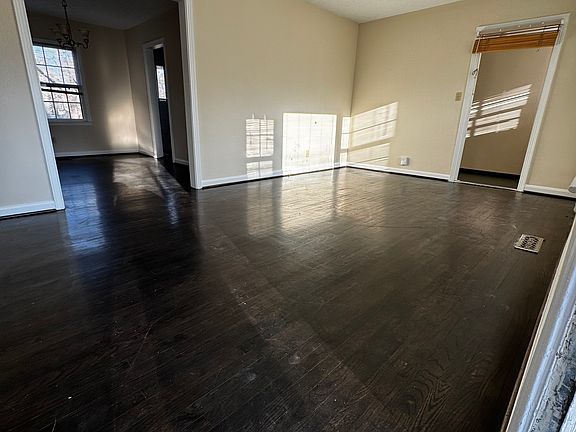 3rd image of 1889 Clearwater Dr SE