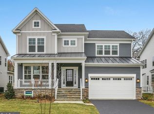 2423 Jackson Pkwy, Vienna, VA 22180