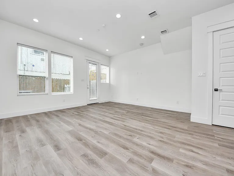 5402 Margarita St — Photo 16
