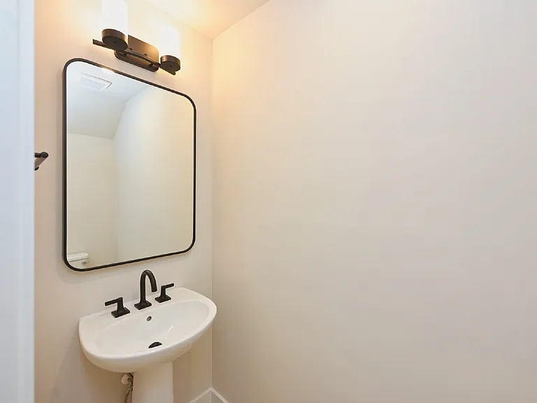 126 Zola Aly — Photo 20