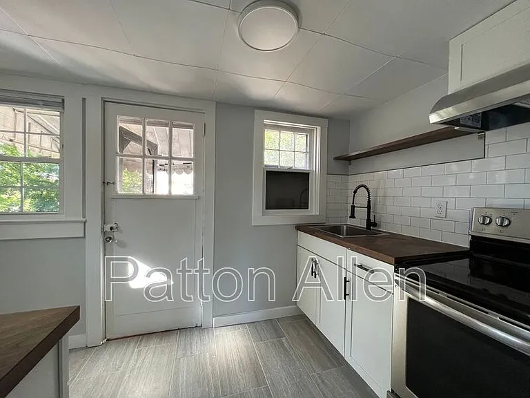 24 Majestic Ave #4 — Photo 8