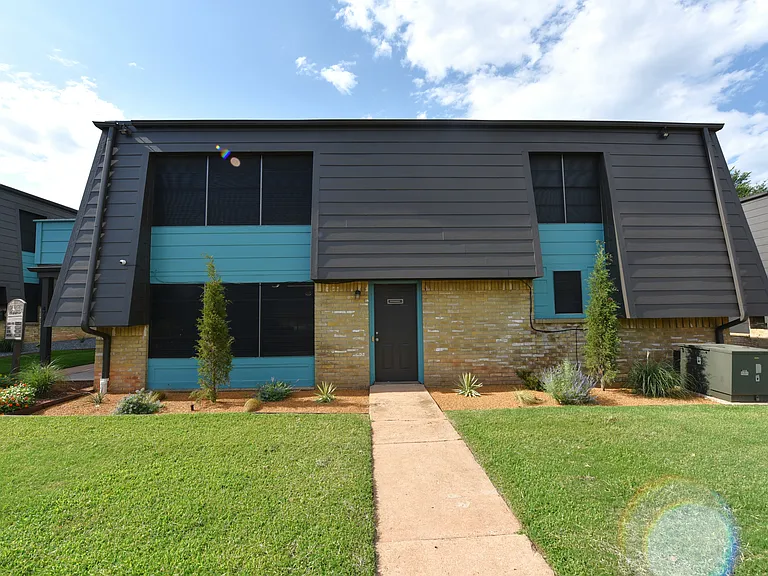 Raintree Meadows Apartments — Photo 3