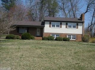 1015 Saint Andrews Rd, Kernersville, NC 27284