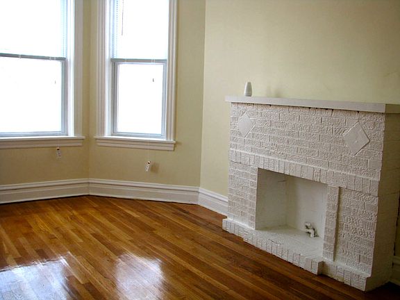 2nd image of 1315 W Foster Ave