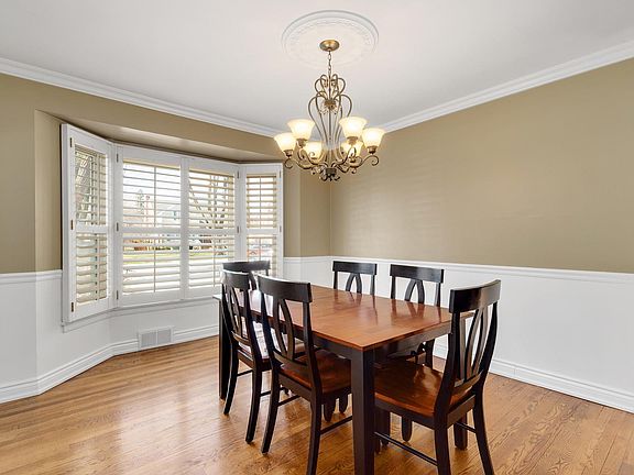 3rd image of 107 Iroquois Dr