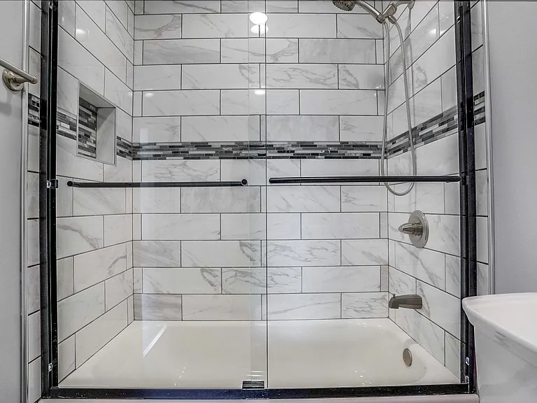 5258 1/2 E Oakland St — Photo 11