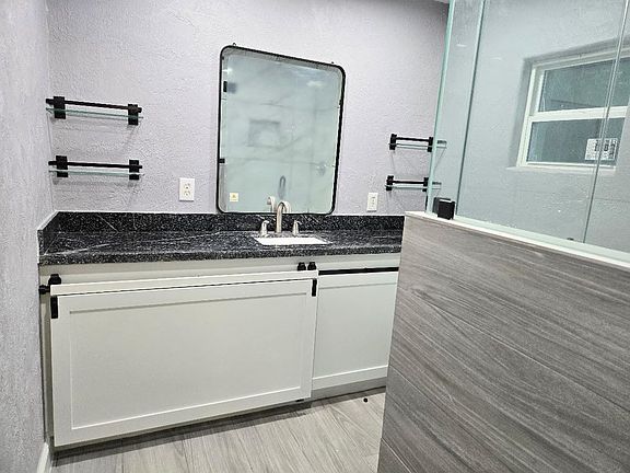 5th image of 1103 W Camp Cir