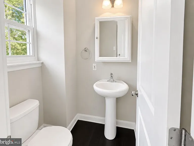256 W Beidler Rd — Photo 14