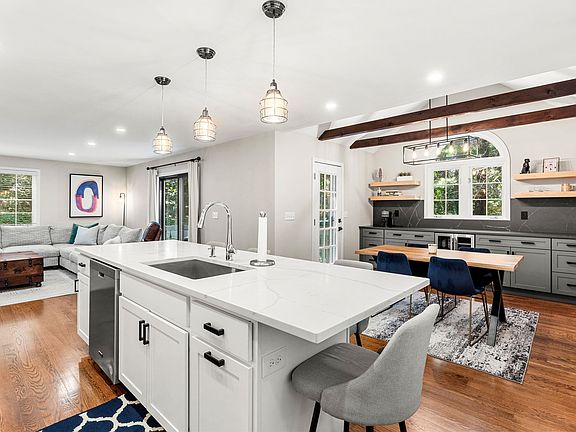 5th image of 21 Foxglove Court