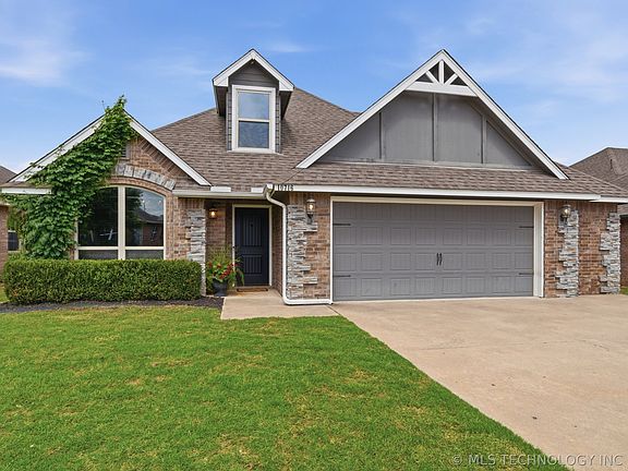 2nd image of 10716 Masters Cir
