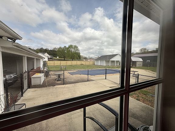 5th image of 204 Alex Dr