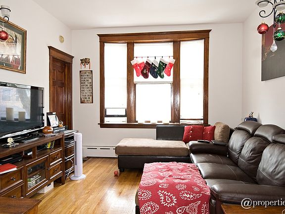 4th image of 4499 N Keokuk Ave #2