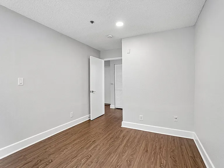 700 S. Berendo Ave — Photo 18