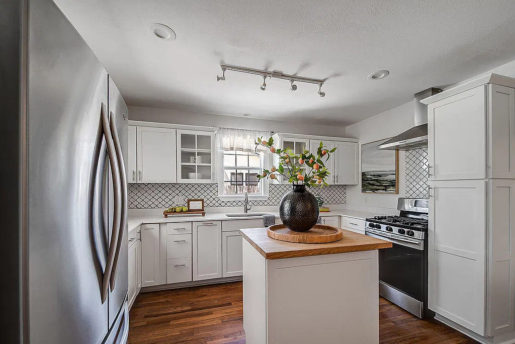 3 bed, 2.5 bath, 2081 sqft, $3,500 — Photo 4