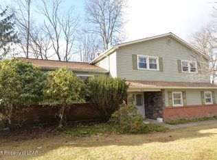7 Village Green Cir, Mountain Top, PA 18707