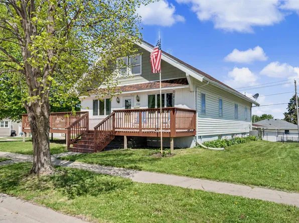 704 2nd Ave SE, Dyersville, IA 52040