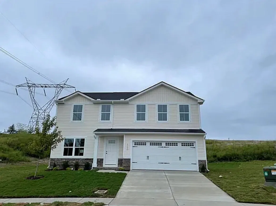 5 bed, 2.5 bath, 1960 sqft, $3,099 — Photo 3