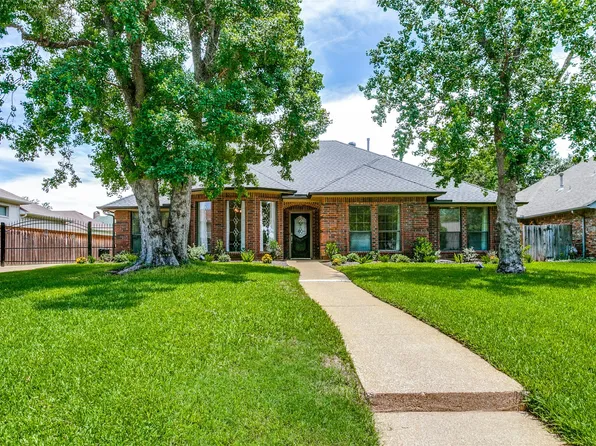 313 Pebble Brook Dr, Grapevine, TX 76051