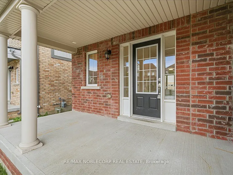 226 Bruce Cameron Dr — Photo 3