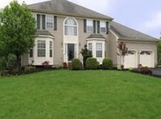 26 Wisteria Ct, Piscataway, NJ 08854