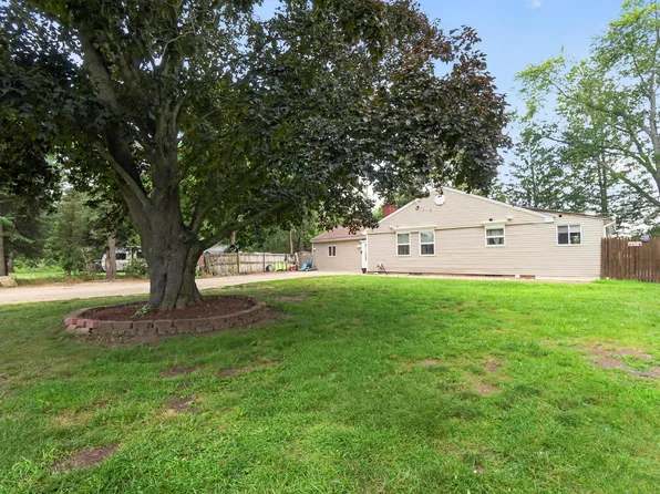 6140 Pinckney Rd, Pinckney, MI 48169