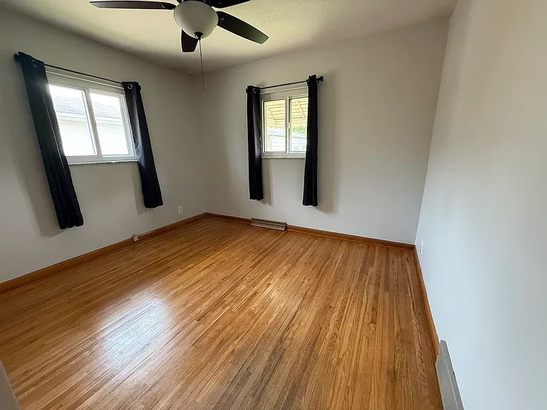 1047 Kirk St — Photo 7