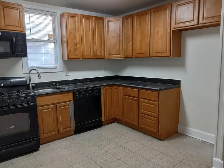 4772 Loring St — Photo 3