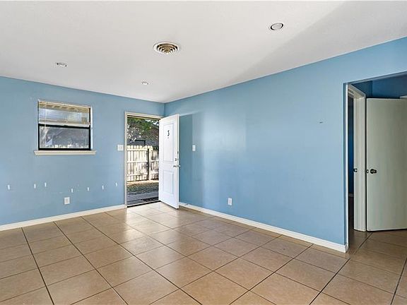 5th image of 1009 W Champion St APT 3