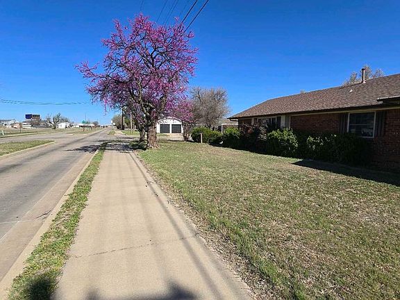 Exterior Neighborhood (street photo)