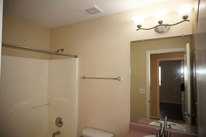 2201 S Saint Suzanne Dr — Photo 22