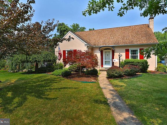 2nd image of 121 Oak Dr